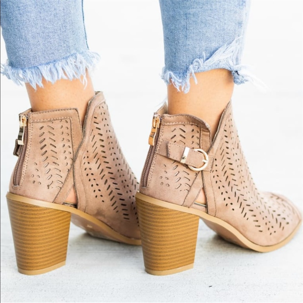 🎉Restocked 🎉  3 Colors laser open toe booties - Picture 4 of 11